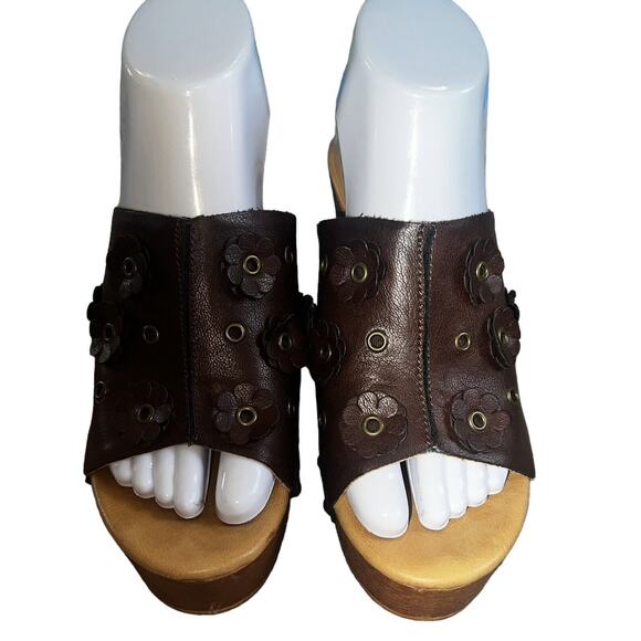 Dolce by Mojo Moxy Brown Platform Wedge Clogs 70s Boho Floral Studded Sz 7M - Picture 1 of 11